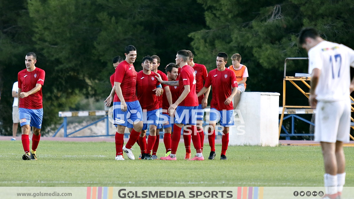 La UD Rayo Ibense golea en el feudo del Benidorm CD